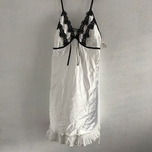 ❗️NWOT❗️Black & White Lingerie Slip Size M